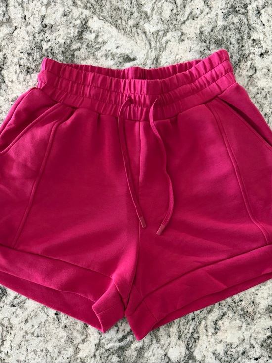 Varley Pants - Varley - Atrium High-Rise Short 4.5"
*Never Worn*